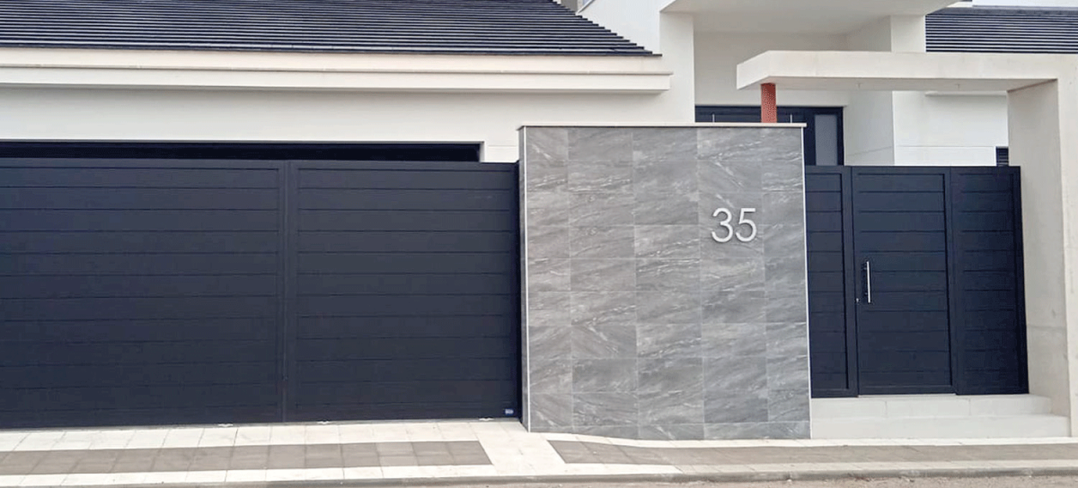 Descubre las puertas de aluminio soldado Grupo Marver en Puertas Hidalgo